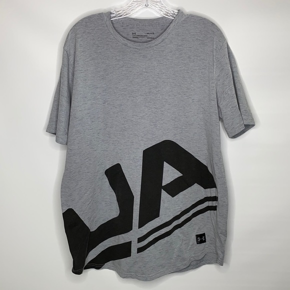 Under Armour Other - Under Armour Loose Gray Heat Gear Tshirt Large Graphic Print Large